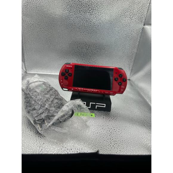Red and black psp 3000 w/charger & new battery - Picture 1 of 7